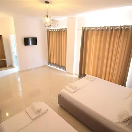 Hotel J&b *