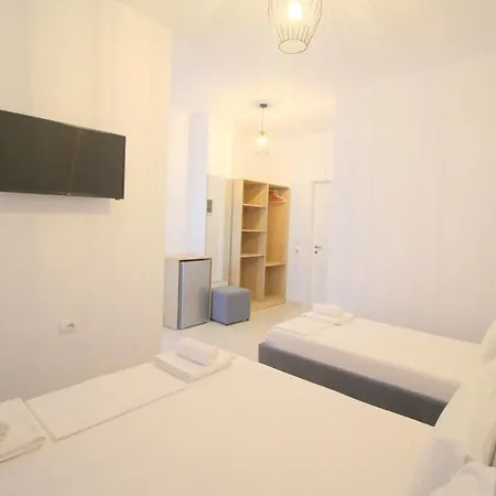 J&b Ξενοδοχείο Εξαμίλιο