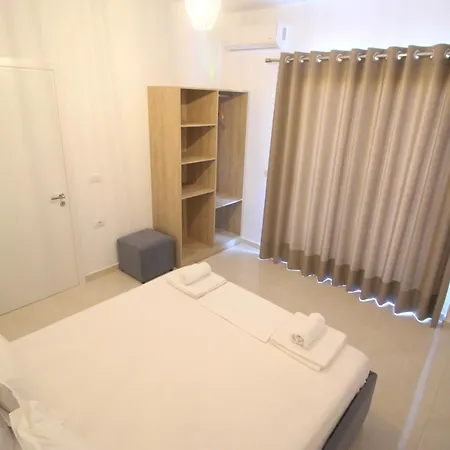 J&b Hotell